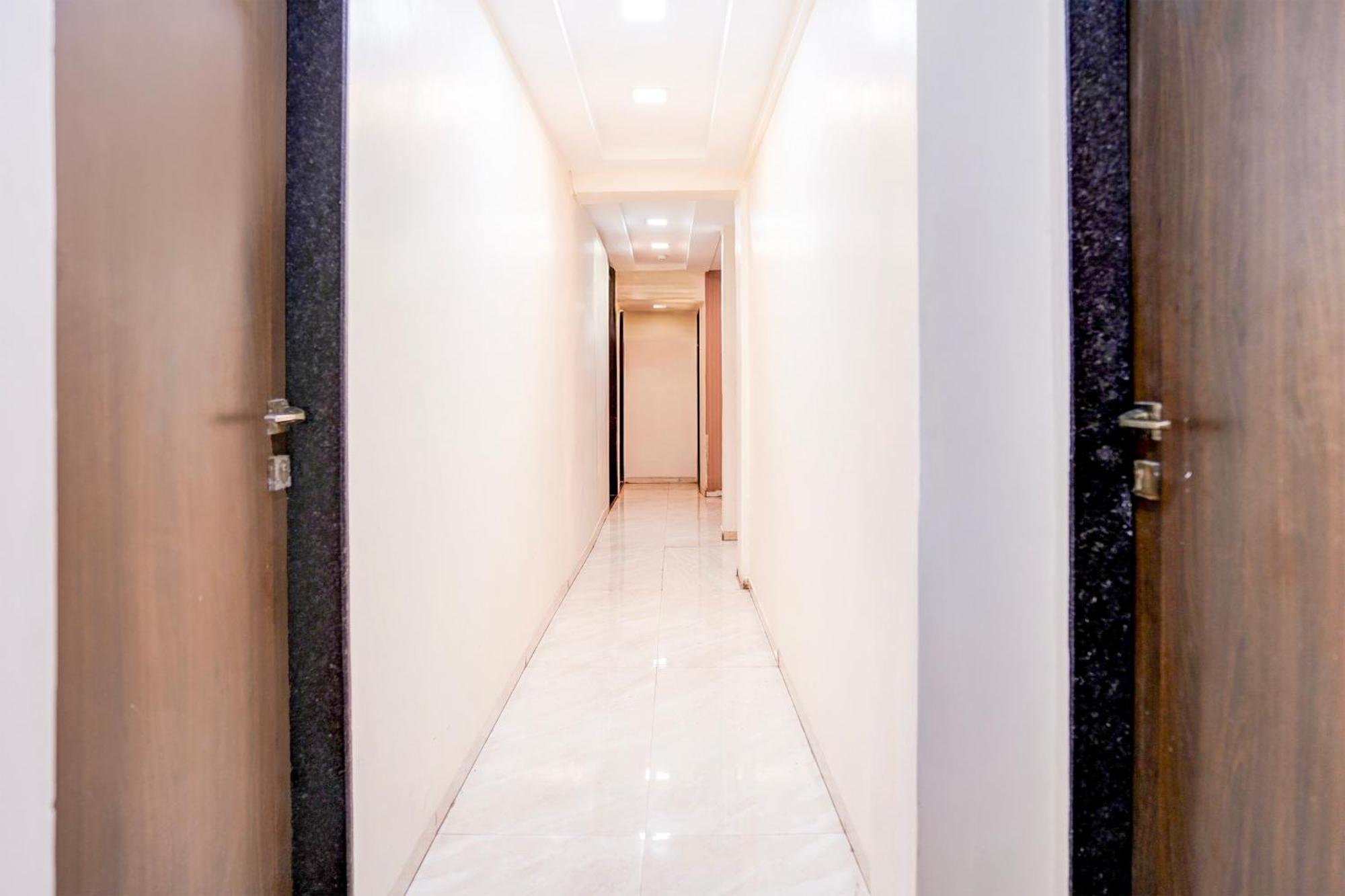 Super Collection O Sector 5 Sanpada Formerly Opal Comforts Turambhe Exterior photo